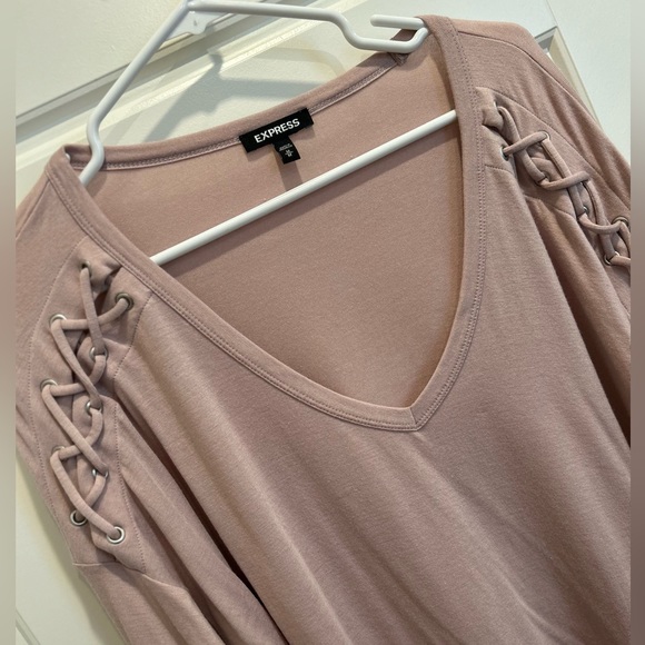 Express Long Sleeve Mauve Criss Cross Detail Top Size Medium - Picture 4 of 5